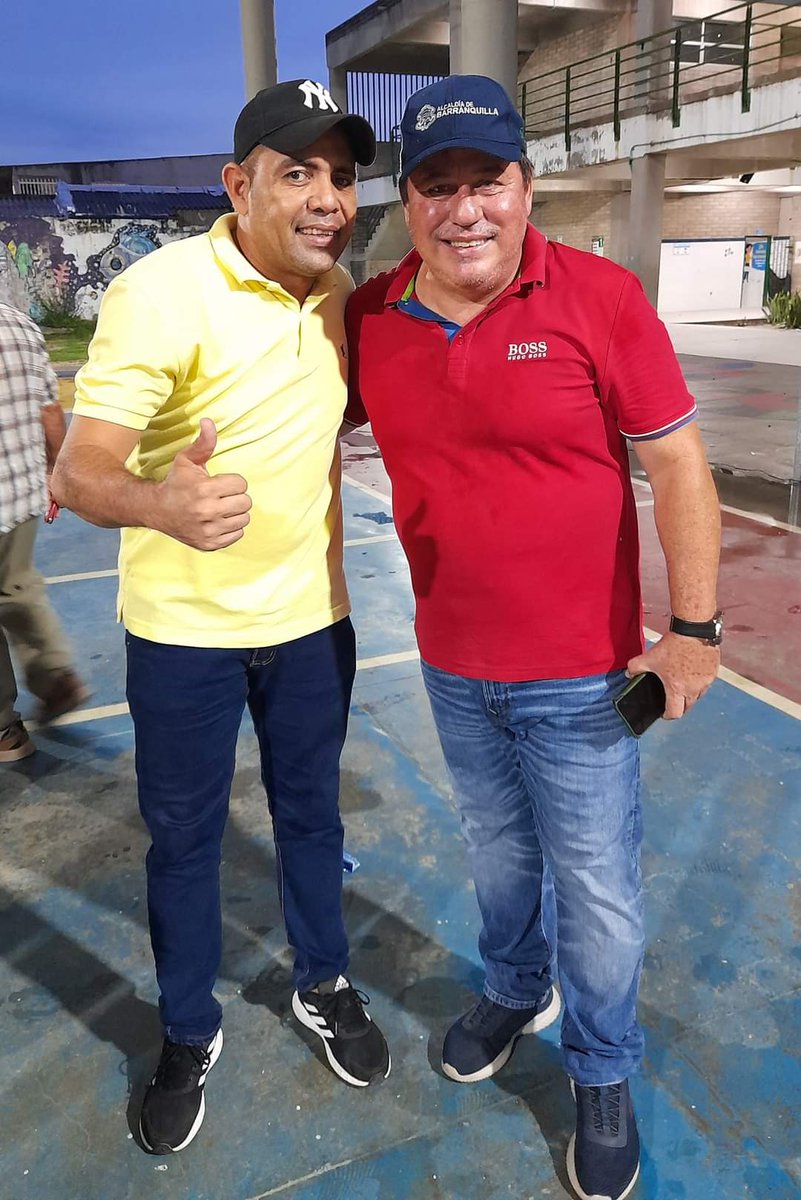 JairfalsS's tweet photo. Después de muchos años de lucha ayer se hizo la socializacion de la construcción Cancha y Parque del barrio La Pradera será una realidad. @albertosalah  @jaimepumarejo  @zabaraing https://t.co/1VdDhR6nIy