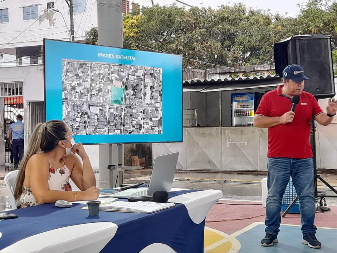 JairfalsS's tweet photo. Después de muchos años de lucha ayer se hizo la socializacion de la construcción Cancha y Parque del barrio La Pradera será una realidad. @albertosalah  @jaimepumarejo  @zabaraing https://t.co/1VdDhR6nIy