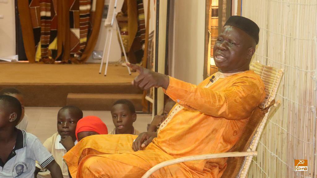 KoreSegou's tweet photo. CCK || KÔRÈ SHIFINSO #03
Thème : Gachi (pondération)
Invité : K. Moussa Balla Ballo 
Le vestibule socio-éducatif du CCK : Un espace d’éducation des enfants aux valeurs sociétales du Mali.

#MaayaetCitoyenneté
#ArtsetMaayapouréduquer !
#CentreCulturelKôrè
#FondationDOEN https://t.co/YBIN0Rdg0k