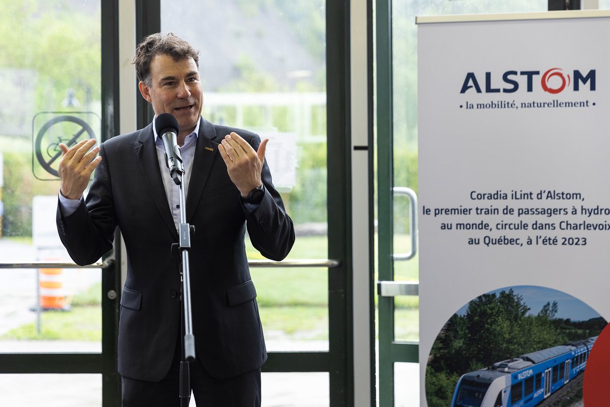 AlstomCanada's tweet photo. Quelle fierté pour #TeamAlstom aujourd’hui avec le voyage inaugural du premier train à #hydrogène de l’histoire en #Amérique! Les voyageurs ont parcouru le trajet de #Québec à #Baie-Saint-Paul, dans #Charlevoix au Québec, sans émission autre que de l’eau. 📷 Alstom / Virginie Ngo https://t.co/onFOfLKDua