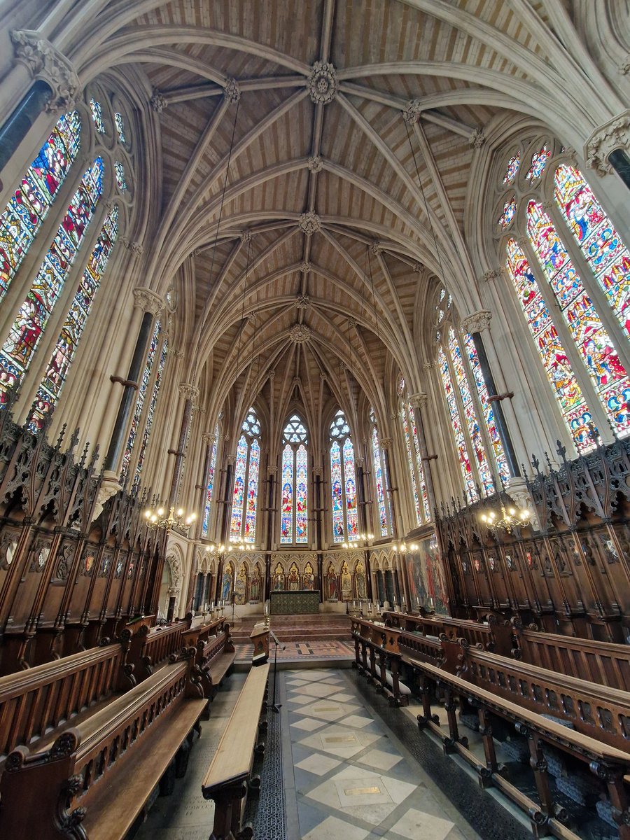 simon_hogan's tweet photo. Lovely to work with Thame Chamber Choir for the first time, in the beautiful chapel of Exeter College Oxford. The concert of Oxford-inspired music, directed by @DuncanAspden, begins at 7.30pm this evening and promises to be very pleasant indeed!

@TCCsings https://t.co/Ql6GCdROa3