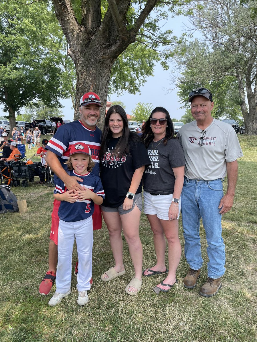 SCCougs~Riverdogs-Family!! When a former player and parents come support your child= means the world! Collins family, thank you! Family always! ❤️⚾️❤️🥎
#doingsomethingright #Get2overGot
@StefCollins75 @hmcollins14