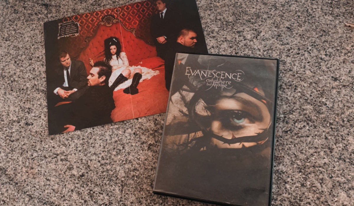 leoaquinodesign's tweet photo. Ahh, se eu conseguisse um autógrafo…
.
.
@evanescence @EventimBrasil
#PartiuRecife 🎸🎤 https://t.co/KTHTjFlqax