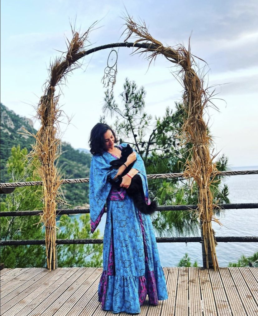 #AslıhanGürbüz’ün yeni instagram postu 🐈‍⬛