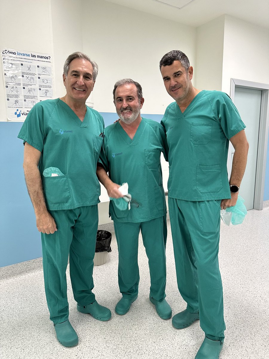 julianconejomir's tweet photo. Fin. #cursodermasevilla2023 se cierra con los talleres prácticos en @viamedsalud. Enorme ambiente, con profesores de alta categoría como Dra. Marisa Tirado, Soledad Saenz, Manuel Alcaraz, @drdominguezcruz y la coordinación de Jose Bernabeu y todo @DermaHUVRocio. Éxito total! https://t.co/13rpve6Zp9