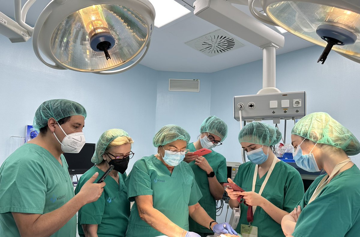 julianconejomir's tweet photo. Fin. #cursodermasevilla2023 se cierra con los talleres prácticos en @viamedsalud. Enorme ambiente, con profesores de alta categoría como Dra. Marisa Tirado, Soledad Saenz, Manuel Alcaraz, @drdominguezcruz y la coordinación de Jose Bernabeu y todo @DermaHUVRocio. Éxito total! https://t.co/13rpve6Zp9