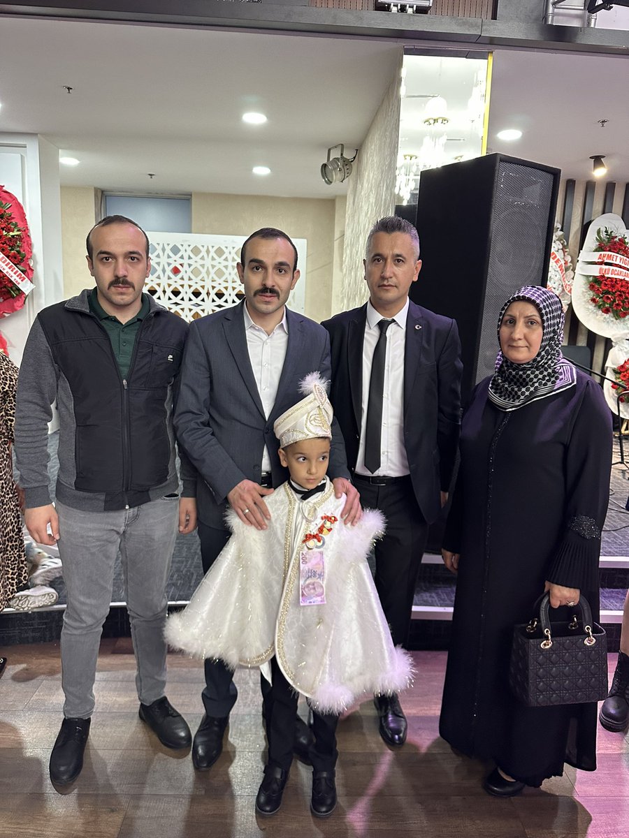 Şehidimiz Selçuk Paker’in kıymetli annesi Sevgi Daşdemir, şehit ailelerimiz ve gazilerimizle birlikte Harp Malûlü Gaziler-Şehit Dul ve Yetimleri Derneği Ankara 1 No'lu Şube Başkanı Gazi Alparslan Fırat Ağabeyin kıymetli evladı Hamza Ali İhsan yeğenimizin sünnet toyuna şahitlik