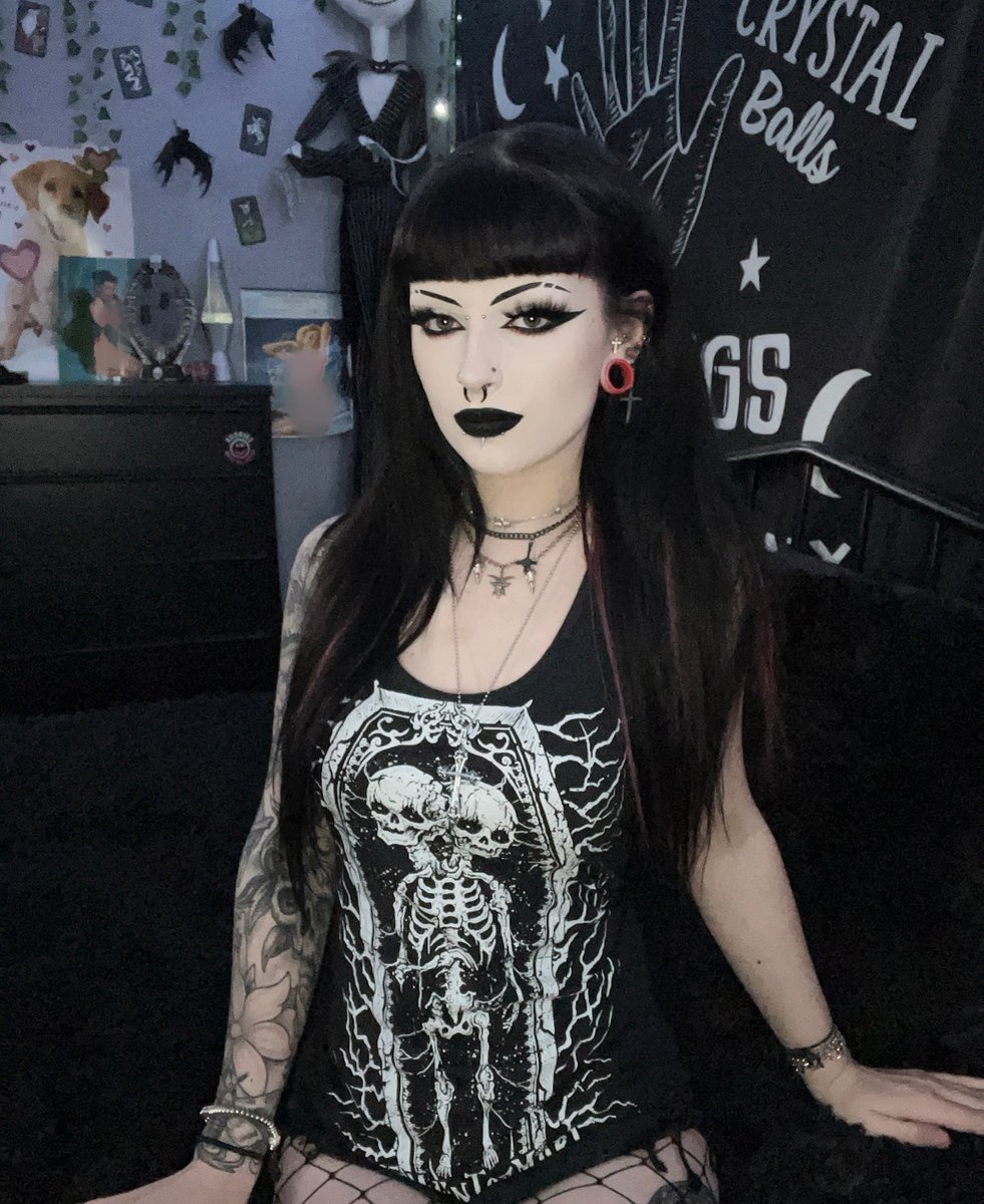 VampireFreaks's tweet photo. The stunning spooky queen @alyssarayn rocking our Memento Mori Conjoined Twins Tee!
#Gothic #Goth #GothStyle #SkeletonTee #VampireFreaks https://t.co/OXMPut3idp