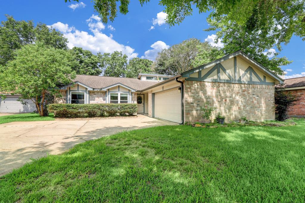 DSpriggsDirect's tweet photo. Simply amazing in Humble. Move into this 3 BD/ 2 BA now! Call/text/DM me today!  https://t.co/rFRiQfFyvb https://t.co/WYry3awcOu