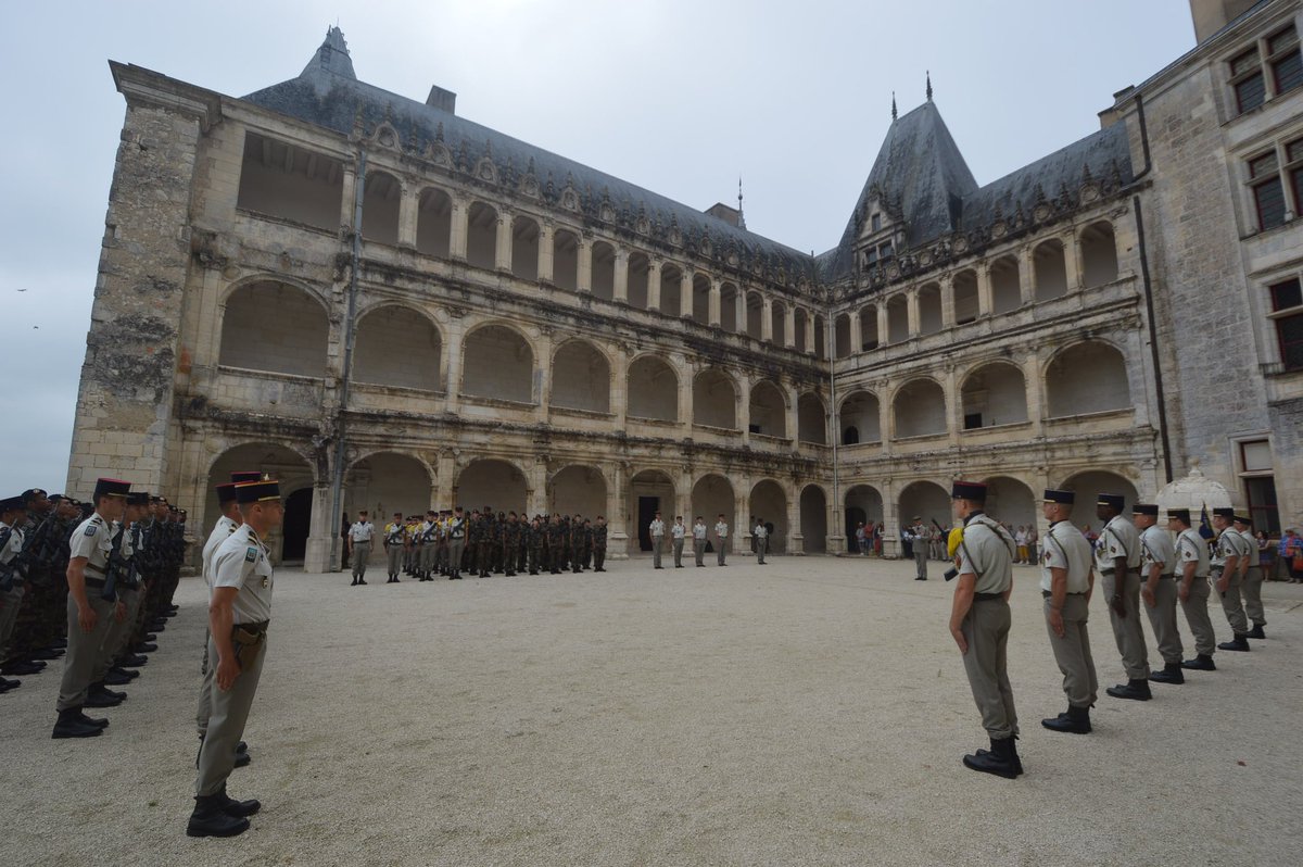 RICM_off's tweet photo. Fin de la formation générale initiale pour les marsouins du Lieutenant Paul ! En route pour la formation de specialité qui durera 3 mois avec à l’issue leur intégration définitive au régiment !
#nosjeunesops #operationnel #ceremonie #tdm #armee https://t.co/tFUEs6ENj4