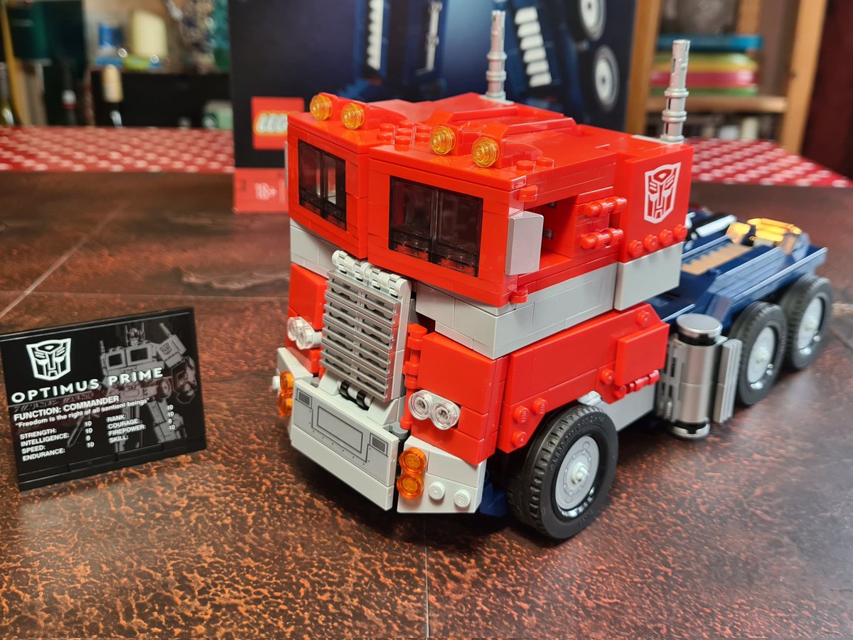 Pigeoneater's tweet photo. Treated myself to the lego Optimus Prime and just finished building

Great fun kit! https://t.co/VujGMG1bfm