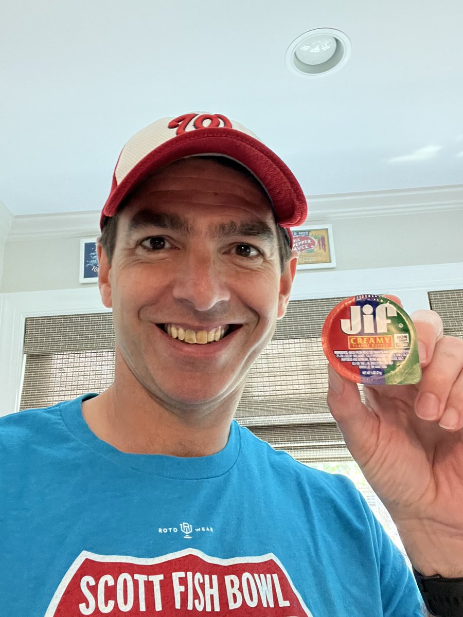 theleftyhook's tweet photo. @FishBowlMerch @JohnBoschFF @DynastyOuthouse @BobGilchristFF @Stephen_Roto @CantALoupe_FF @ScottFish24 @CrystalBosch20 @chloe_bosch17 @Carter_Swimmer #SFB13 tiny peanut butter https://t.co/7Yyf3fDLOt