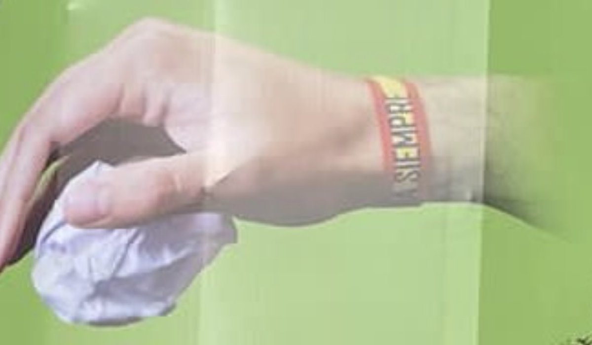 andoni_casen's tweet photo. Es momento para que las personas que aún seguís utilizando el argumento de “es solo una bandera, no significa nada” entendáis que no voy a mostrar simpatía hacia un símbolo que únicamente es utilizado en ideologías y movimientos que incitan el odio e incumplen derechos humanos https://t.co/RQtJ0PMFun
