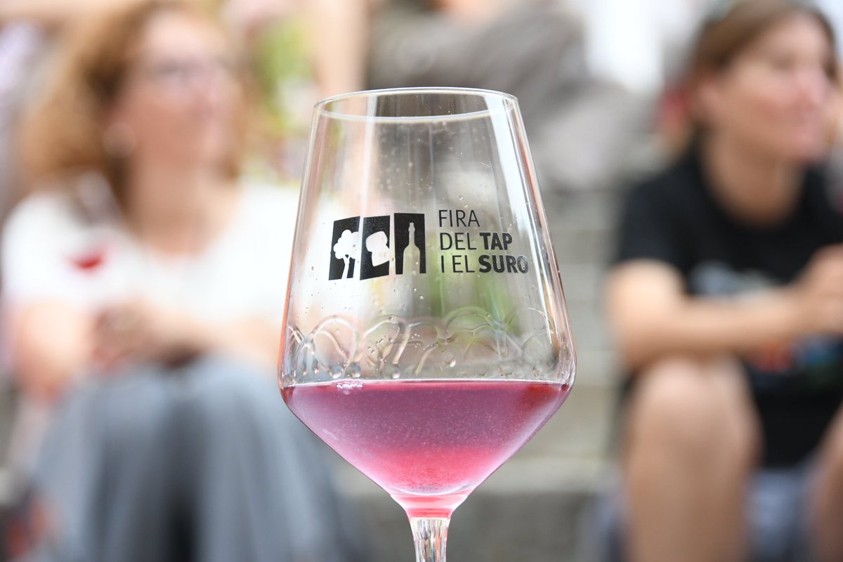 Fira del Tap i el Suro (@firadeltap) on Twitter photo 🍷 Hem seguit amb la Romina Ribera, de glops d'història.
👉 Un tast de vins inspirat en el romànic que ha estat acompanyat per una visita a Les Joies de l'església a càrrec del Grec Cassà.
🙋 Seguim amb la Fira del Tap i el Suro
🌍Firadeltap.cat
<a href="/vitisapiana/">Glops d'Història</a> 🍷 Hem seguit amb la Romina Ribera, de glops d'història.
👉 Un tast de vins inspirat en el romànic que ha estat acompanyat per una visita a Les Joies de l'església a càrrec del Grec Cassà.
🙋 Seguim amb la Fira del Tap i el Suro
🌍Firadeltap.cat
<a href="/vitisapiana/">Glops d'Història</a>