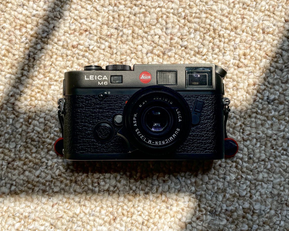 kyler_steele's tweet photo. the camera          vs          the photos https://t.co/4s2riftZQK