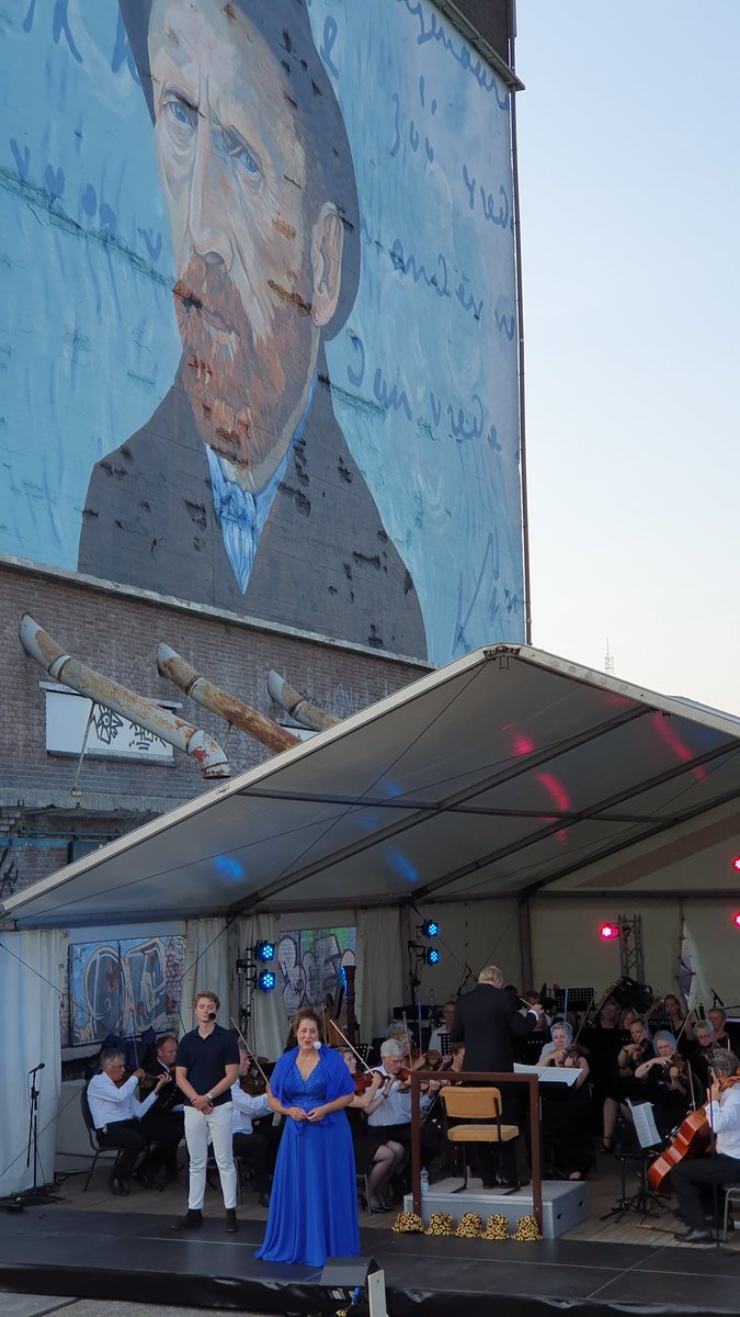 Met een 'muzikale brief' aan Van Gogh wordt gevierd dat Van Gogh 140 jaar geleden in Drenthe leefde. Vincent kijkt van grote hoogte mee. #vangoghdrenthe