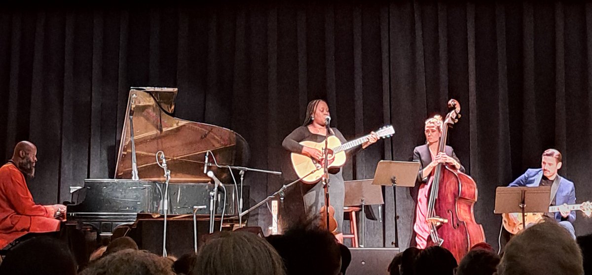 AngieGeriB's tweet photo. 🎵Celebrating Juneteenth with music by Queen Esther  #mcnylive @MuseumofCityNY #juneteenth #musiceveryday https://t.co/PSnJS6kn30