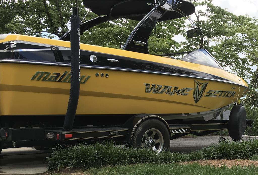 2009 Malibu Wakesetter VTX with 575 hours on the Monsoon 340 motor in Chattanooga, TN for $49,000.  Find this boat and more inboards on OnlyInboards.com #wakesettervtx #malibuvtx onlyinboards.com/2009-Malibu-VT…