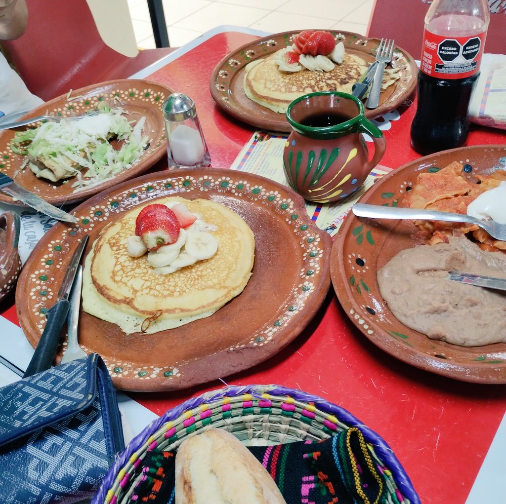 zapopan_local's tweet photo. #FelizSabadoATodos ¿Quién dijo que apoyar al #ComercioLocal es difícil?
Naaaaaaa es delicioso 😋
.
.
.
#RespaldandoAlBarrio #SoyLocal https://t.co/EQ0J3gghaJ