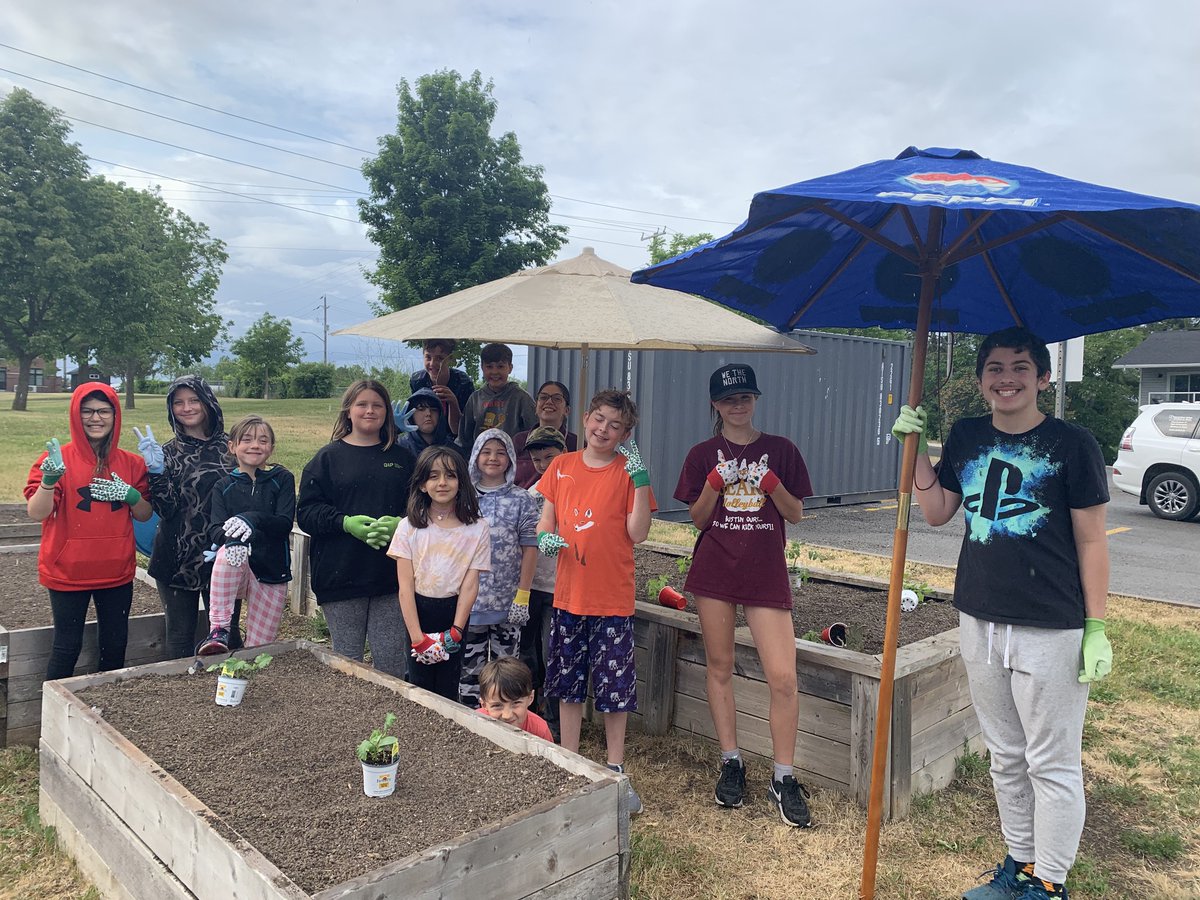 CarletonPlaceYC's tweet image. Gardening is a lot of work, but we're learning gardening is a lot of fun! #lifeskills #twogreenthumbsup
Thank you @thehomedepot for supplies and our amazing community volunteers!!