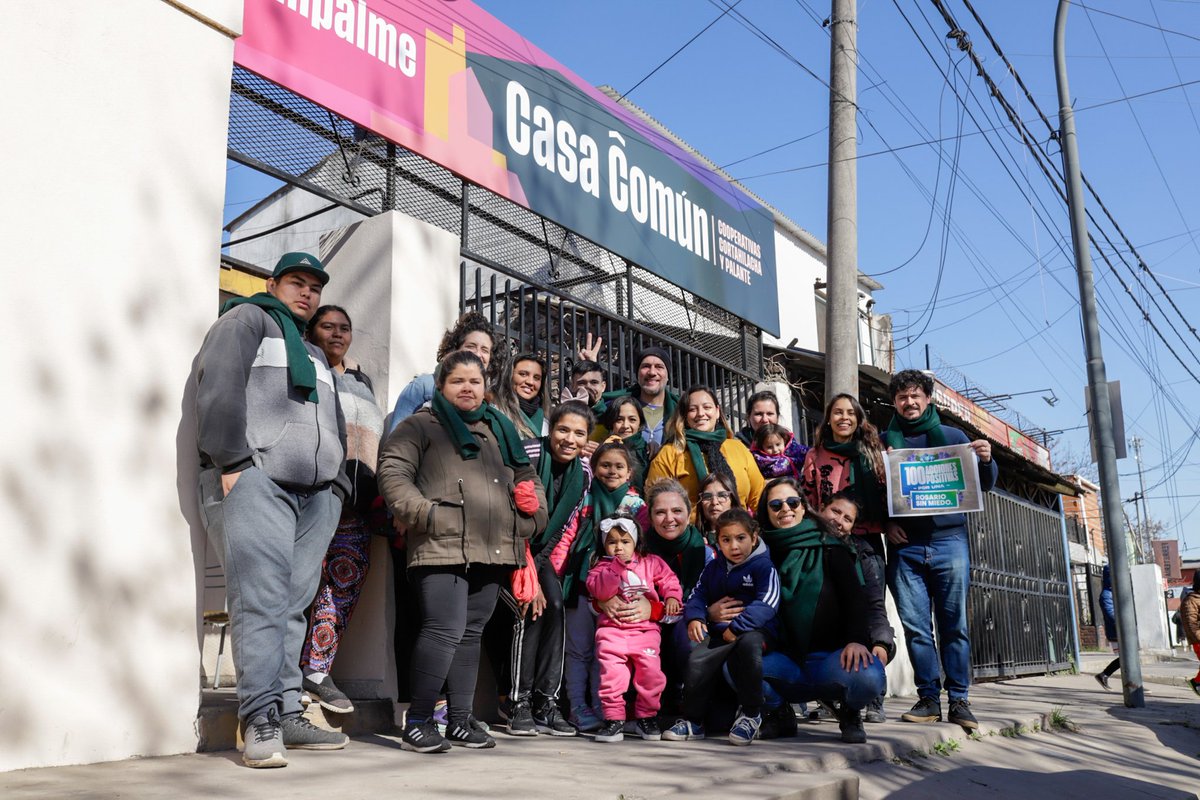 PellegriniJesi's tweet photo. Del sur nos fuimos directo a Empalme Graneros a conocer la cooperativa cortahilacha que estaba confeccionando bufandas para personas en situación de calle✊️ https://t.co/I8QD4uIbps