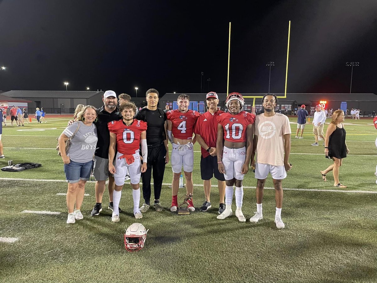 Got to watch our boys @LukeSmithTX22 @CyrinMyles @DAVIDARDS22 and @womack80 ball out together one last time. @MrsCoachPrieto @FrickCoach 
#AllGasNoBrakes
#EATTNT