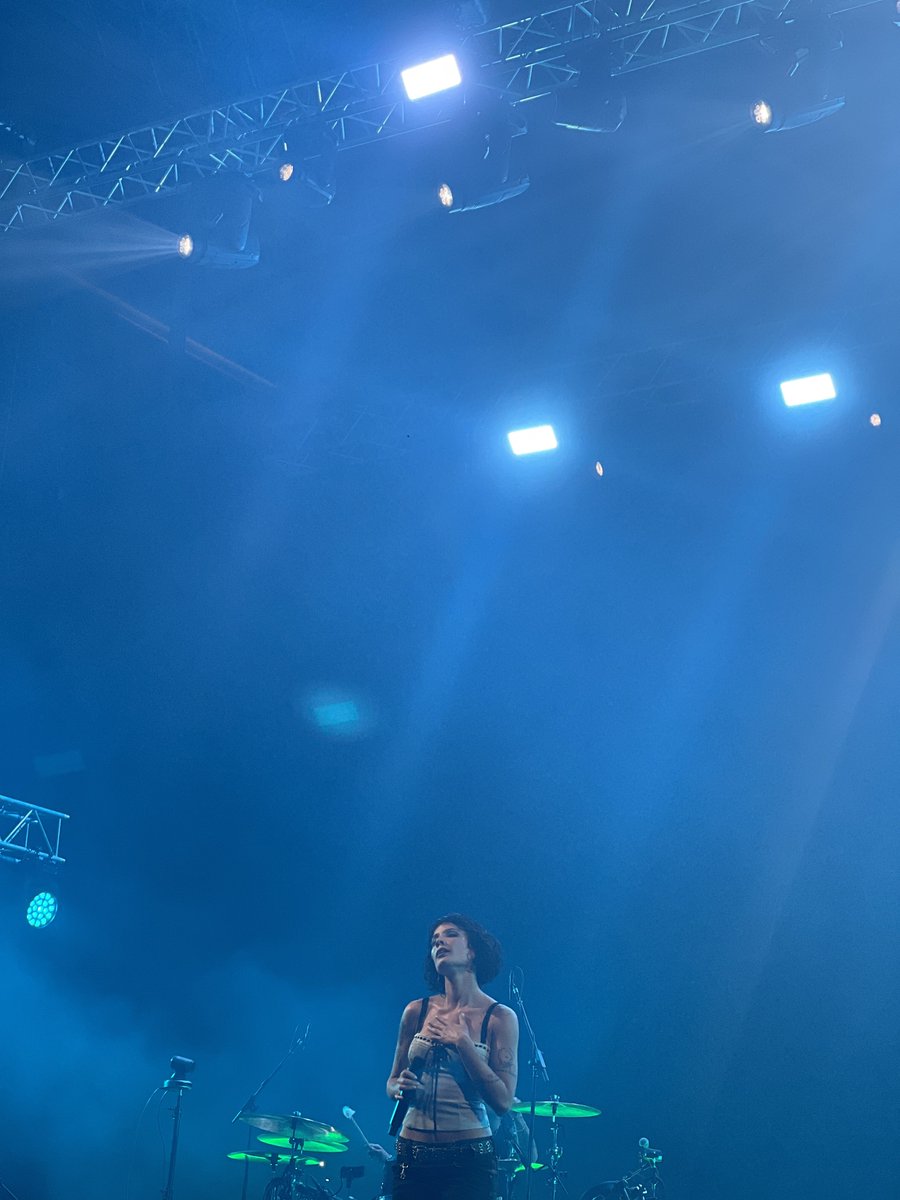 iamlavenderr's tweet photo. I can’t believe I finally got to see HALSEY live last night!! Still feels SURREAL. Thank you for such an unforgettable night 🥹 <3 https://t.co/abFPr9JBkd