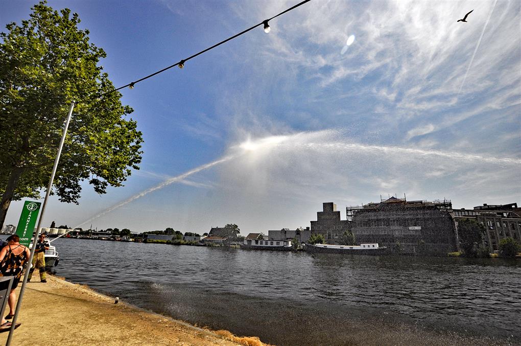 WormJK's tweet photo. Vandaag 17 juni Nationale brandweerherdenking. Dit keer in Wormerveer bij het terras van Bakkie Leut aan de Zaan. Voor een impressie hiervan ga naar https://t.co/0mvvdrLq1i https://t.co/wA2DrdRIsI