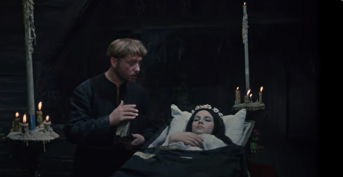 ideasonpapyrus's tweet image. The beauty of Soviet horror-fantasy film “Viy” (1967) - based on Gogol’s novella and incorporating Slavic folklore #FilmTwitter #sovietfilms #fantasyfilms #horrorfilms #cinematography #Gogol #AleksandrPtushko #KonstantinYershov