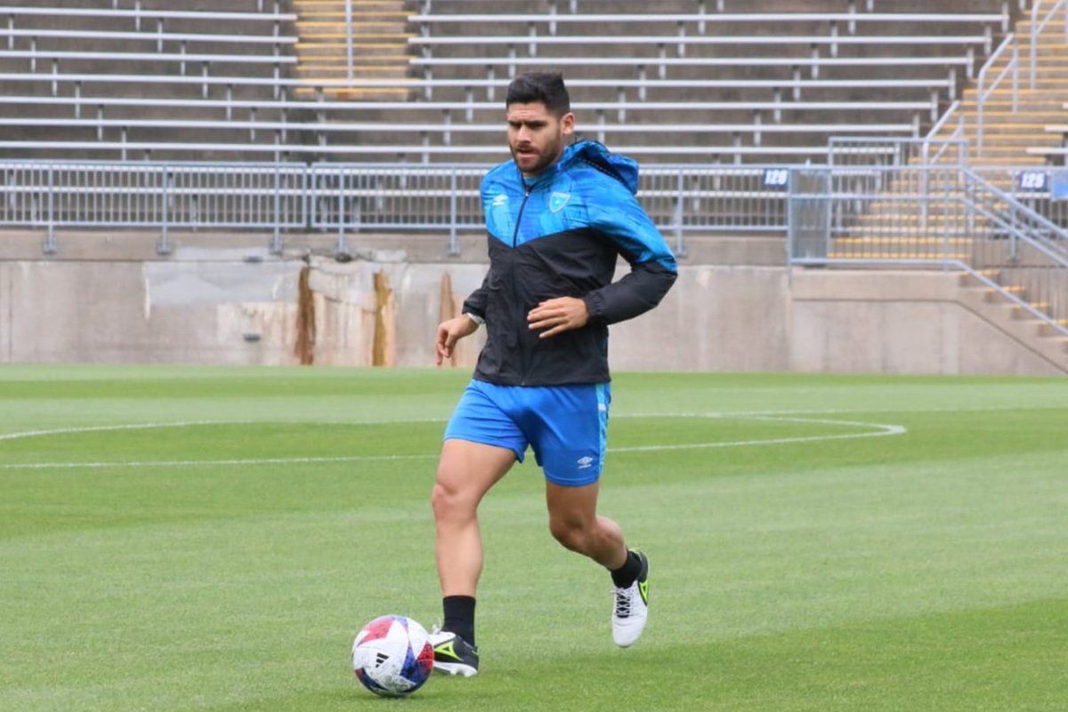 SELECCIÓN REALIZÓ RECONOCIMIENTO DE CANCHA 🏟🇬🇹💙⚽️

#SeleMayor realizó su entrenamiento oficial en las instalaciones del  Rentschler Fiel previo al encuentro entre Guatemala vs Venezuela. #VamosGuate #ModoSelección