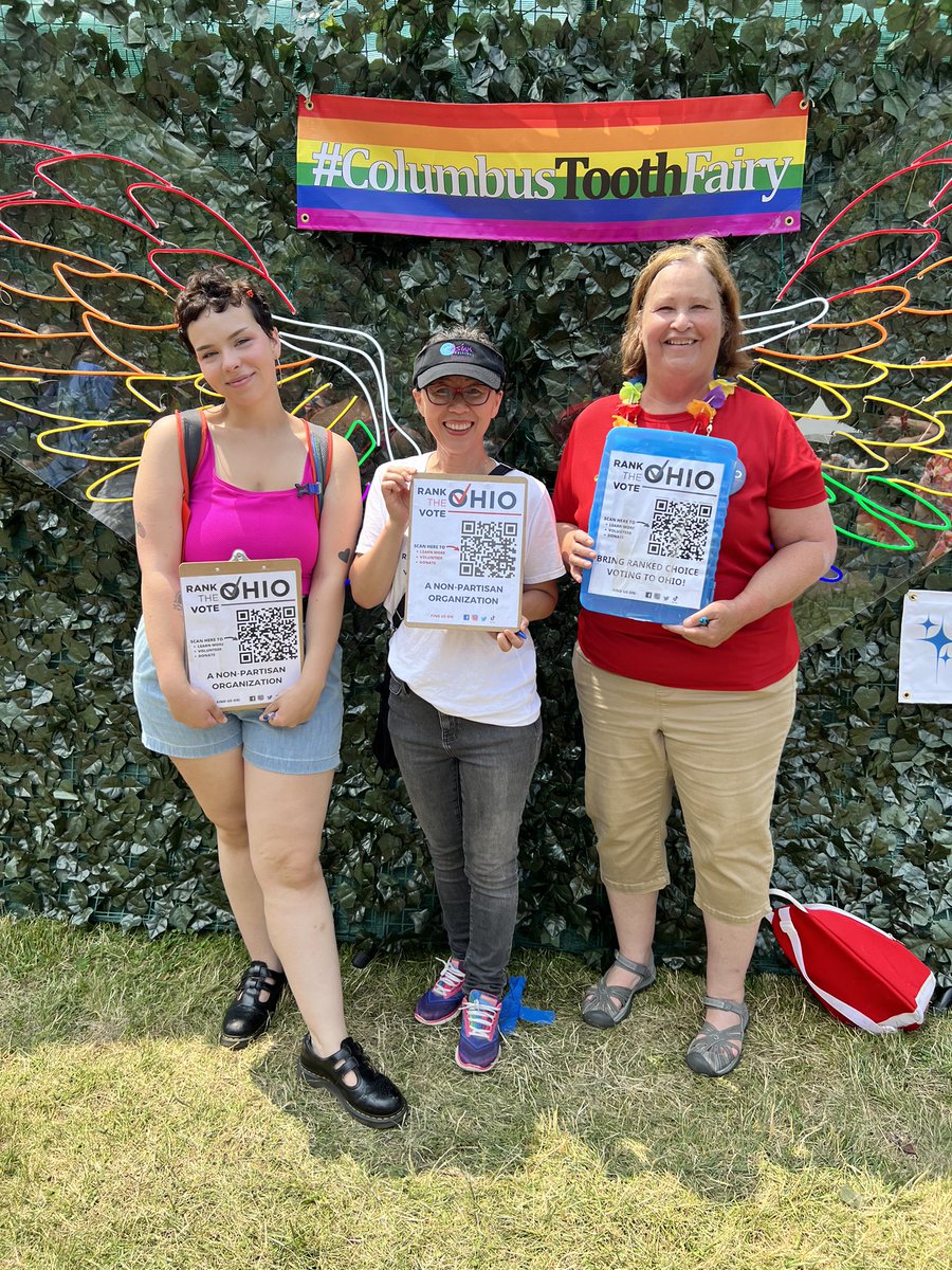 Our #CentralOhio team is having fun spreading the word about #InstantRunoffs with #RankedChoiceVoting at #ColumbusPride! 🏳️‍🌈