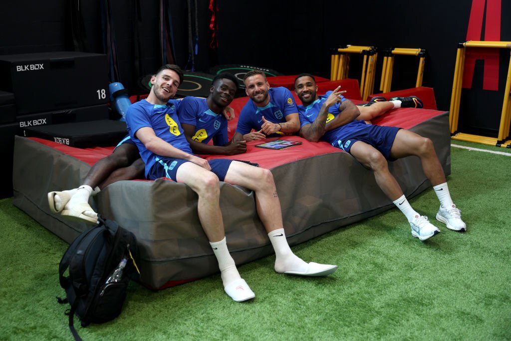 📸 - Luke Shaw with his England teammates at Carrington!❤️