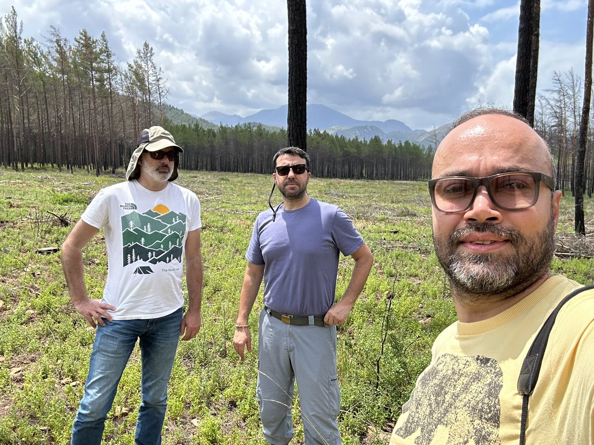 OkanUrker's tweet photo. @NaturaDoga olarak Marmaris’te geçen yaz gerçekleşen mega yangınların ardından 1 yıldır yangın ekolojisi ve yaban hayatı izleme çalışmalarına devam ediyoruz. Dernek üyemiz yangın ekologu @CTavsanoglu ile bu arazi çalışmasında, yangın sonrası ekolojik restorasyon tekniklerinden+++ https://t.co/ARKJq0FgqJ