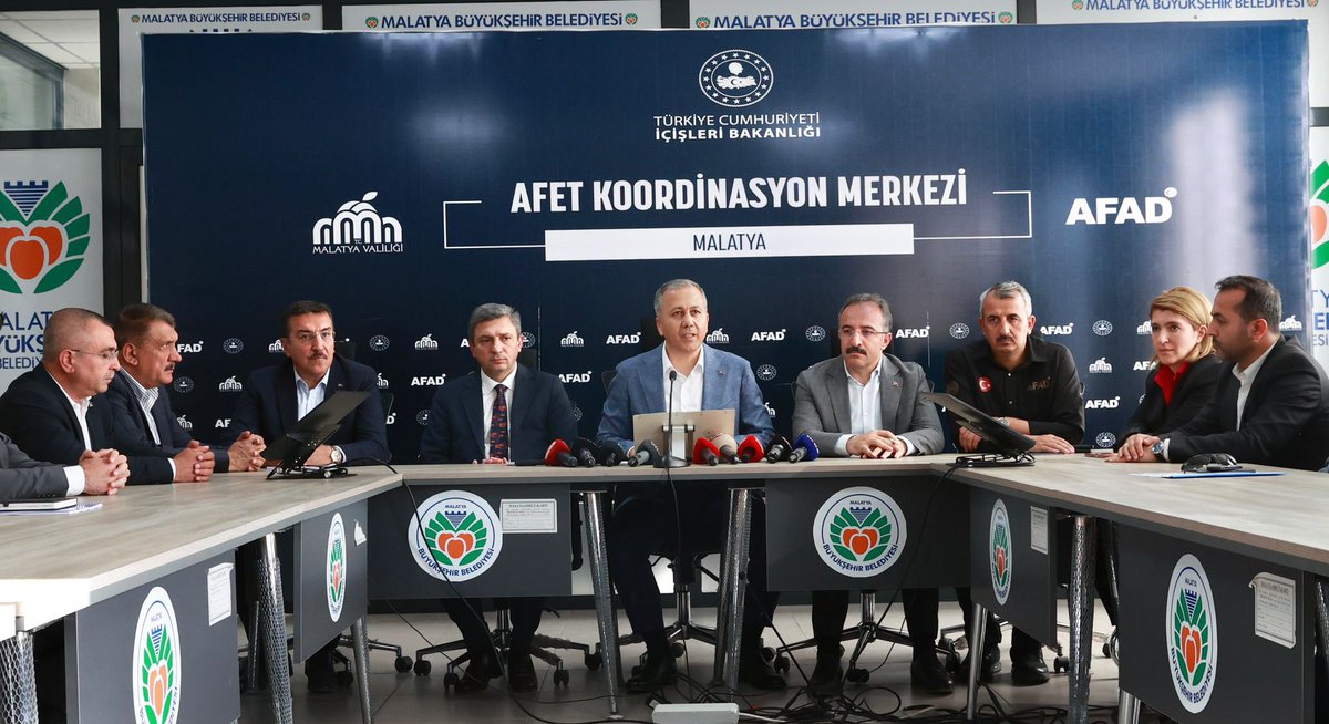 AliYerlikaya's tweet photo. Malatya’daki Afet Koordinasyon Toplantımız sonrası Basın Açıklamamızı gerçekleştirdik.

Yaralarımızı birlikte sarıyoruz🇹🇷

📍Malatya https://t.co/3BjguW2zGI