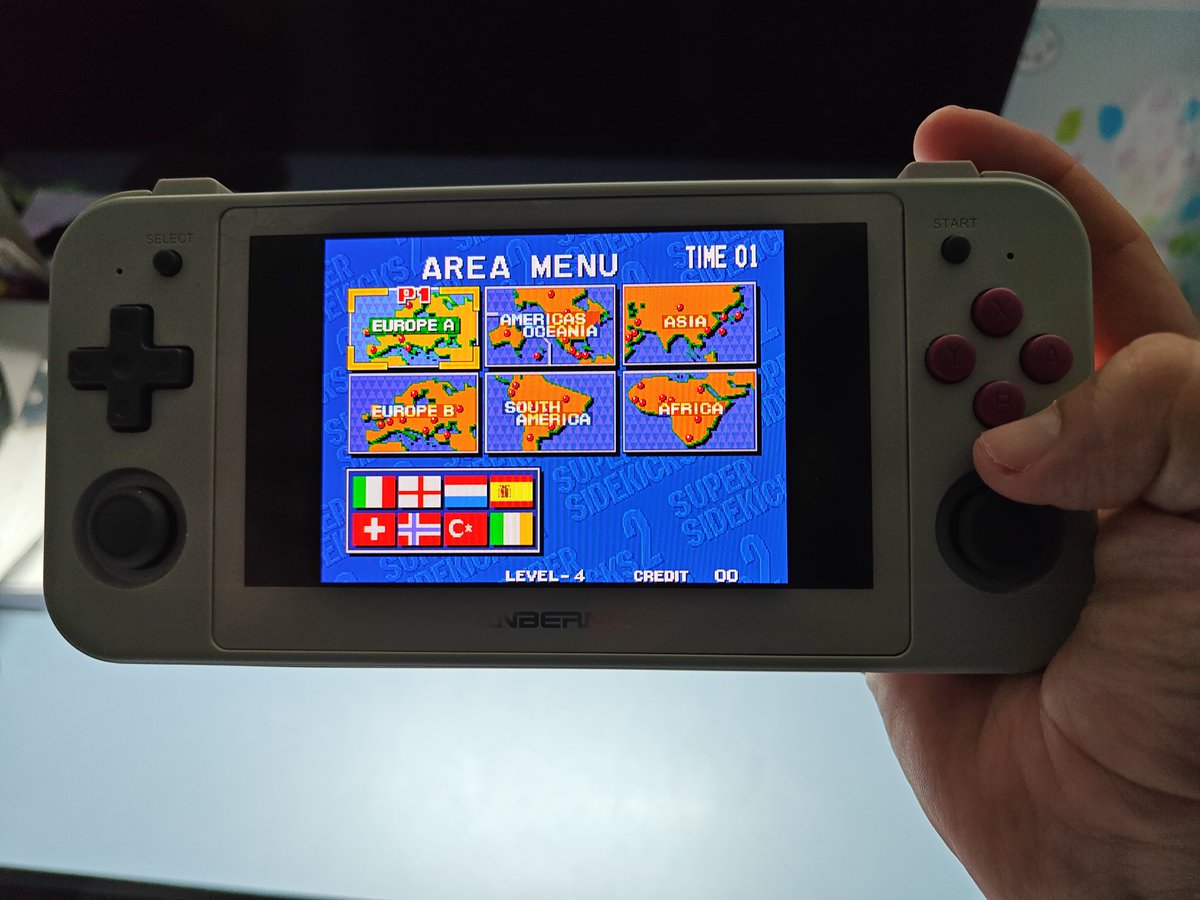 Fran_Mobile's tweet photo. Qué recuerdos!!! El Súper Sidekicks 2 en una Anbernic RG505! Pronto en el canal! https://t.co/4Kwpi3u54H