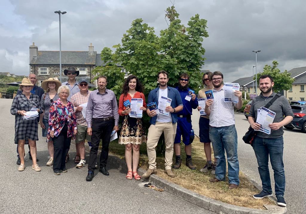 OllieKerr's tweet photo. Great day down in #Helston and #TheLizard campaigning for @DerekThomasUK with a cross-border team from #Devon and #Cornwall speaking to residents about Defence issues ahead of #ArmedForcesWeek ๐โโ๏ธ #ToryCanvass #Conservatives #TeamSouthWest https://t.co/JsdGsG9fpu