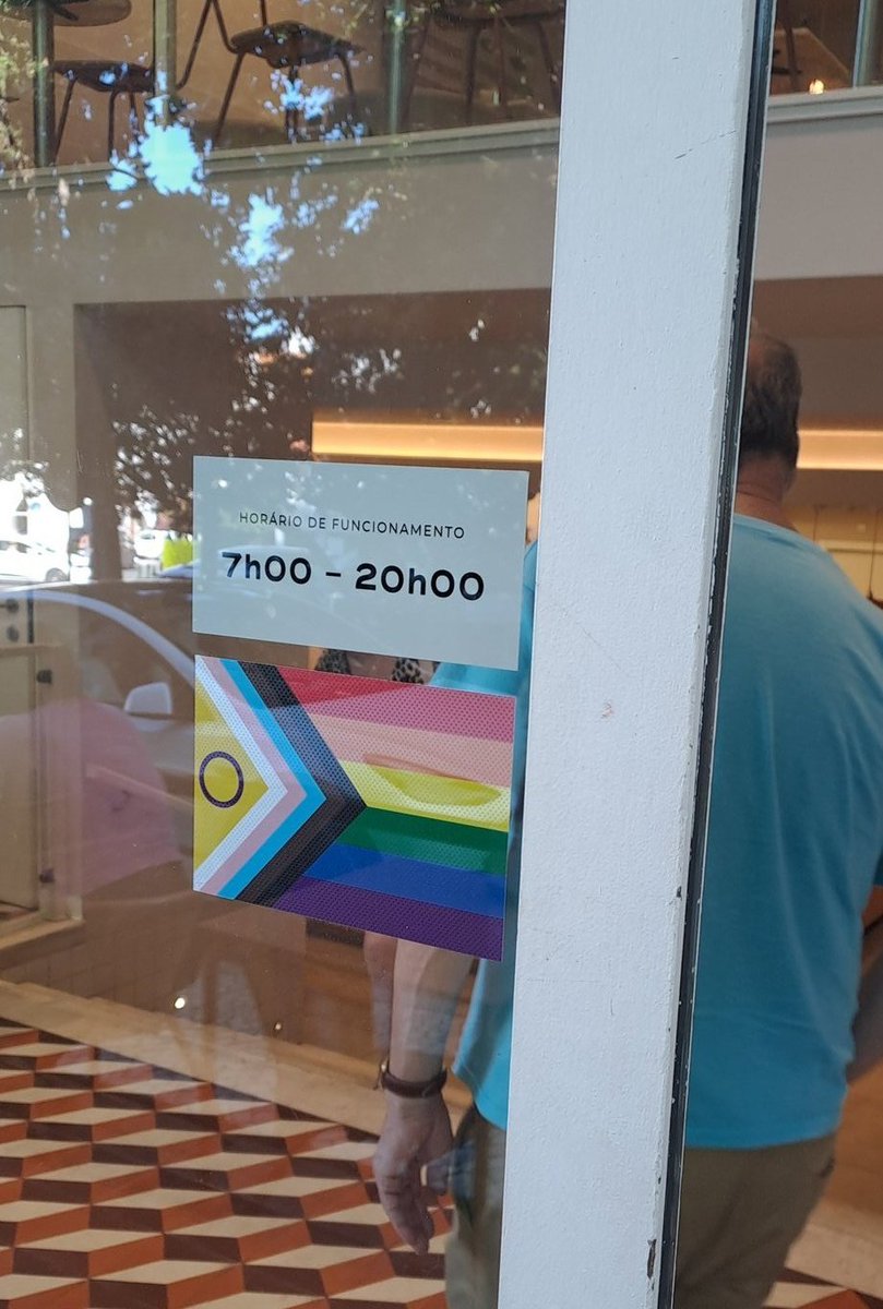 Padaria Portuguesa.

Adere à bandeira LGBT mais recente.

Nunca vão ver um cêntimo meu.