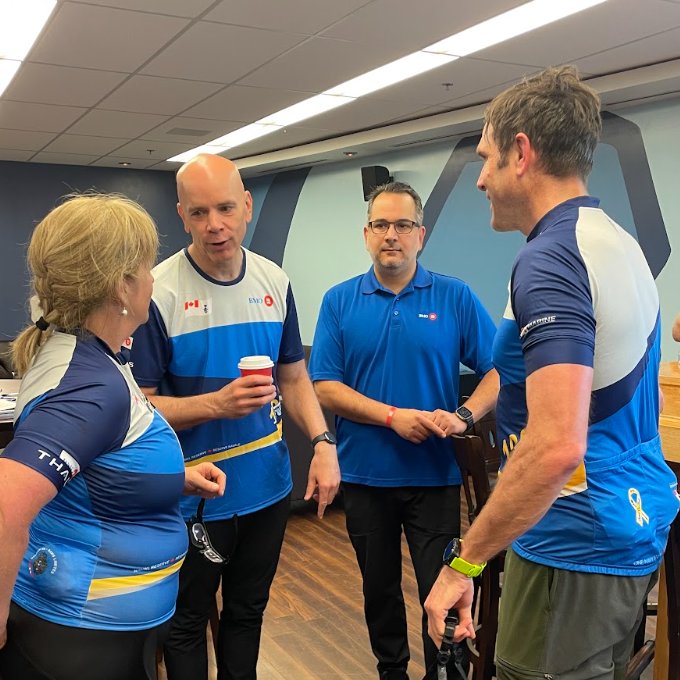 Ottawa! You came through! Over 400 participants rode together as #OneNavyStrong this morning - making waves along the Rideau Canal in our Navy blue! We cheered on so many including an 86-year-old veteran, children, the Chief of Defence Staff and the Commander of our Navy. 1/2