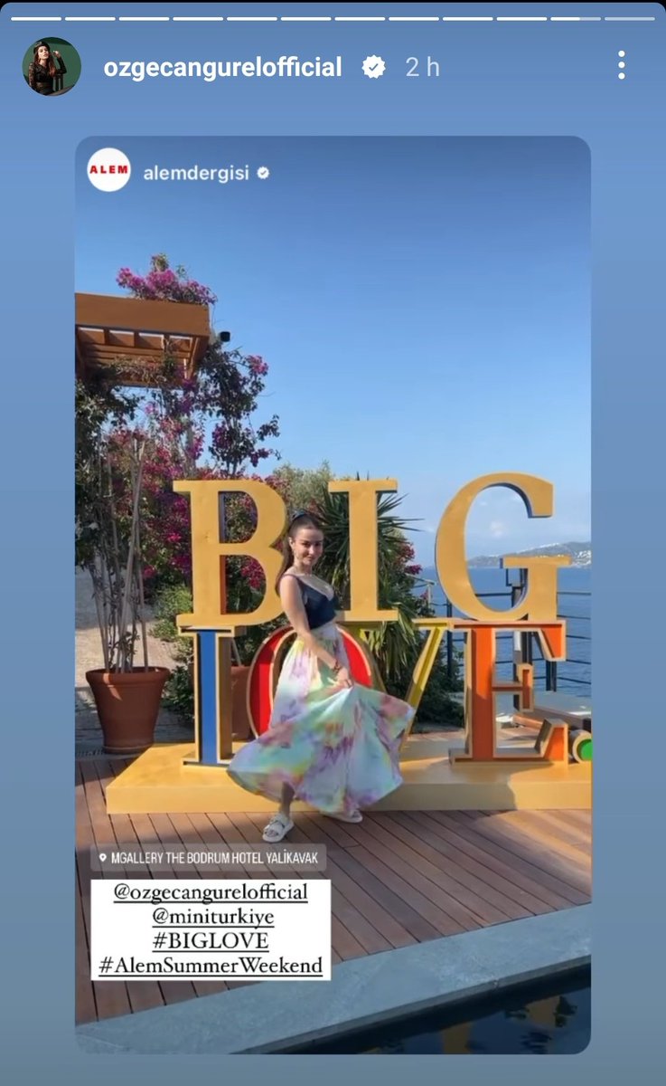 Chiara02224370's tweet photo. #ÖzgeGürel ricondivide
@/alemdergisi evento "BIG LOVE"
#AlemSummer Weekend
"benim küçük kızım" 😍❤ https://t.co/cfuz2wCqeD
