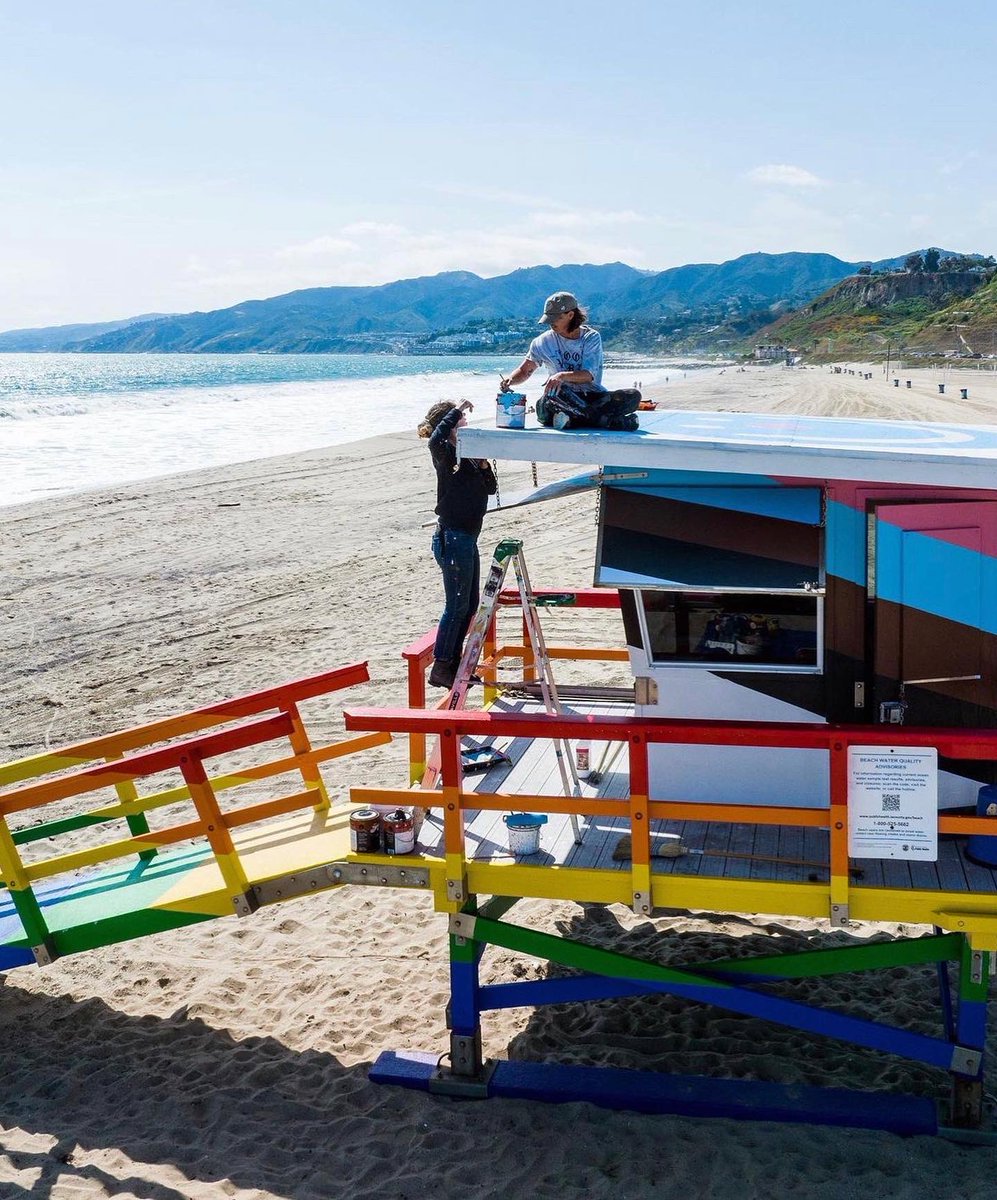 LACoLifeguards's tweet photo. Today, Towers 17 &amp; 18 in Will Rogers, more affectionately known as “Ginger Rogers” Beach, were unveiled to help celebrate the LGBTQ+ community and Pride Month thanks to Supervisor @LindseyPHorvath , @ONEarchives and artist @katbingART https://t.co/547LyjwnEr