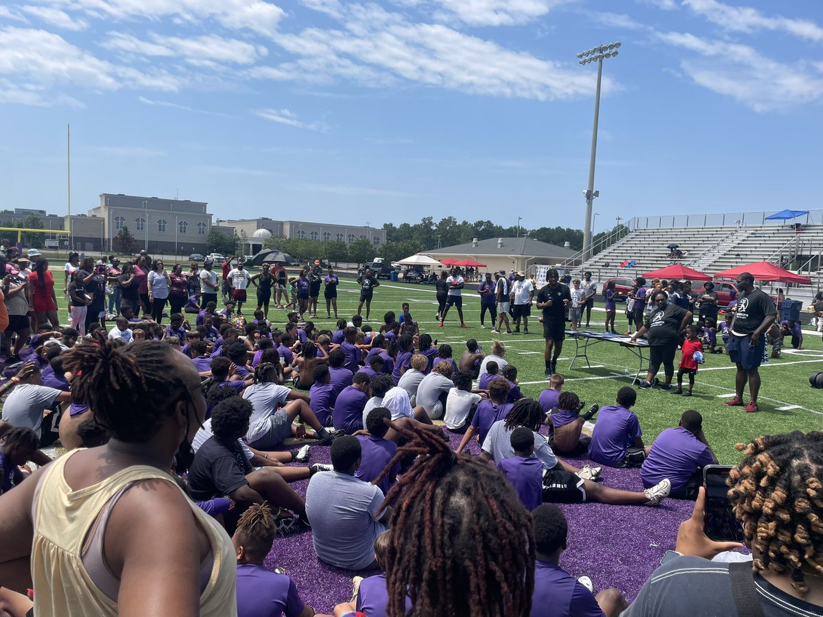 HueytownHigh's tweet photo. Day two of Jameis Winston’s Dream Forever Camp with a Leadership Symposium. Team Winston @Jaboowins @antonorwins #leadershipisinfluence
@JEFCOED https://t.co/HjgjNHrK2r