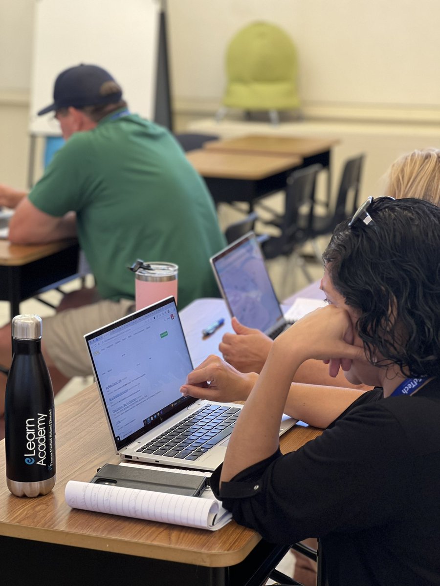 jennicrack's tweet photo. Teachers and technology in Fresno!@fresnoEdTech  @sparvell #fusdedtechcon #microsoftEDU https://t.co/wXYidruYtV