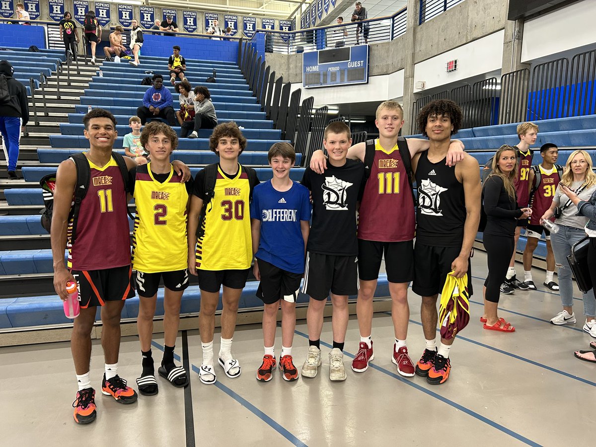 Some younger @2029_D1MN kids watching and learning from the older @adidasD1MN players at the @MN_BCA College Coaches Showcase this weekend! @D1MinnesotaTom #LearnFromTheBest #D1fferent