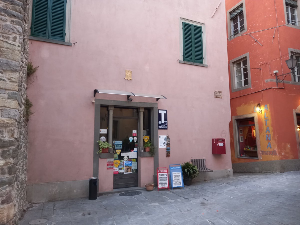 WayBeyondWords_'s tweet image. Late entry for #postboxsaturday, just arrived in #Barga, Tuscany 🇮🇹