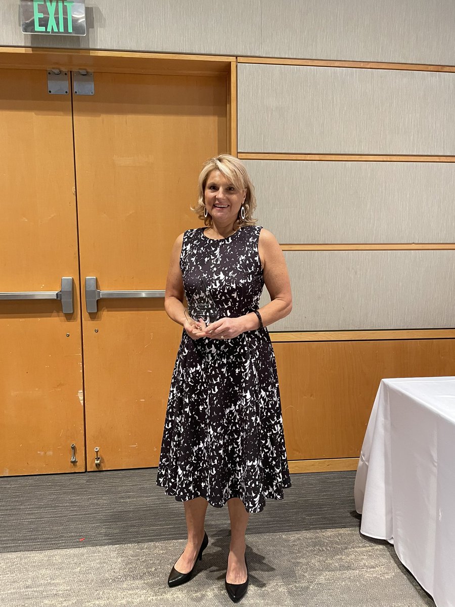 UTSW_EM's tweet photo. Best Faculty Attitude Award Winner: Dr. Nancy Onisko https://t.co/CpQGTwgjmg