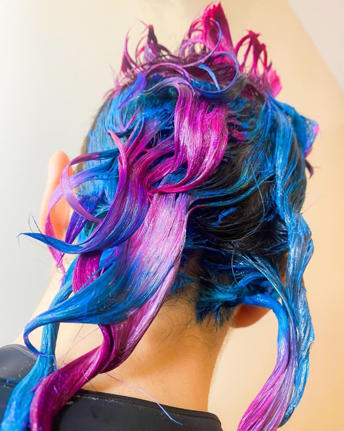 Processing hair dreams with @dye_me_a_river 🌌🌷

#manicpanic #manicpanicprofessional #hair #haircare #hairstylist #hairinspo #healthyhair #hairstyles #hairsalon #crueltyfreebeauty #haircolor #veganhair #crueltyfreehairdye #saloninternational #saloncolour @creativeheadmag