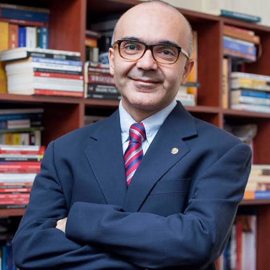 Size müthiş bir haber vereyim…

Çok değerli hocamız, onuru ve duruşuyla öne çıkan cumhuriyet değerlerinin bekçisi Barış DOSTER yazılarıyla artık <a href="/veryansintvcom/">Veryansıntv.com</a> ‘da…
Güç ve şeref verdiniz hocam. Hoşgeldiniz.