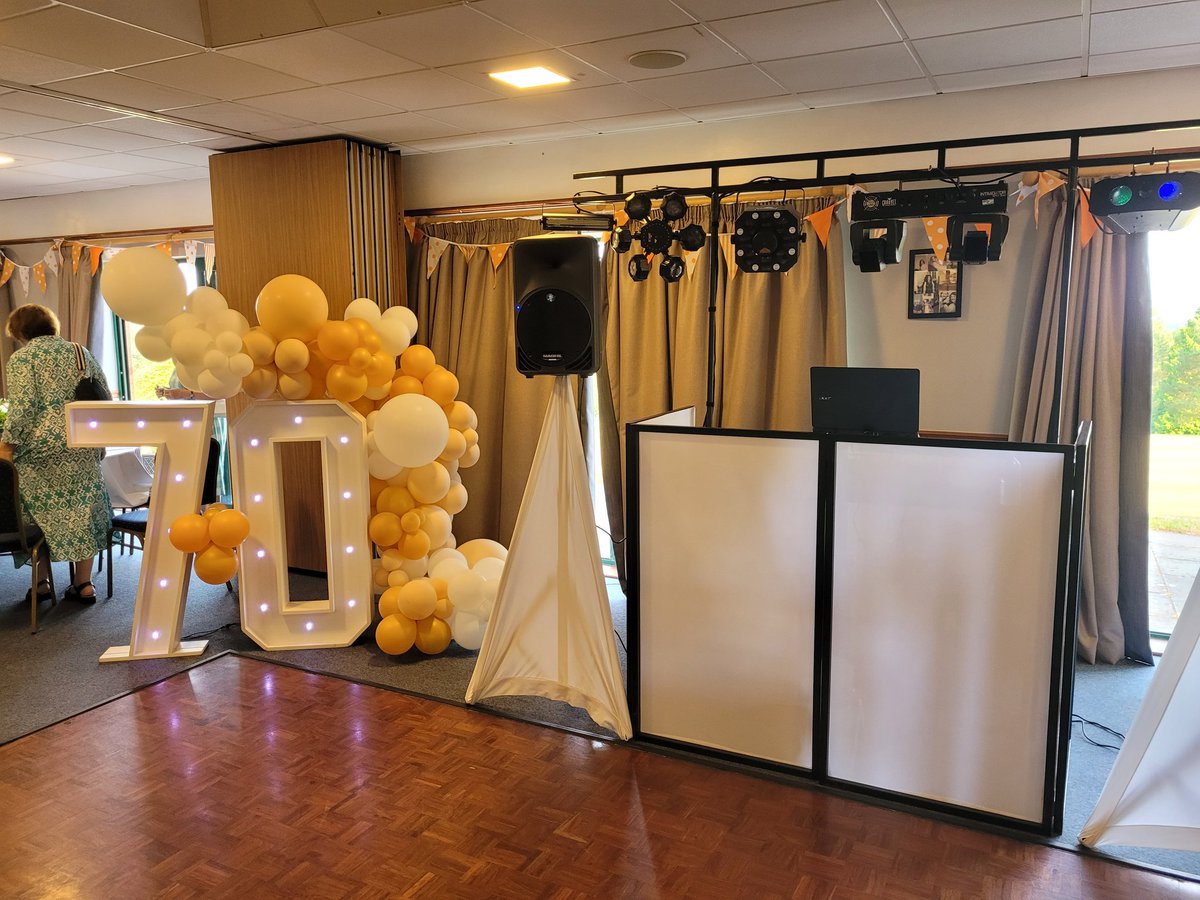 VikingDisco's tweet photo. At Llanishen Golf Club tonight for a rock n roll 70th birthday x https://t.co/7OcsDkBIUa