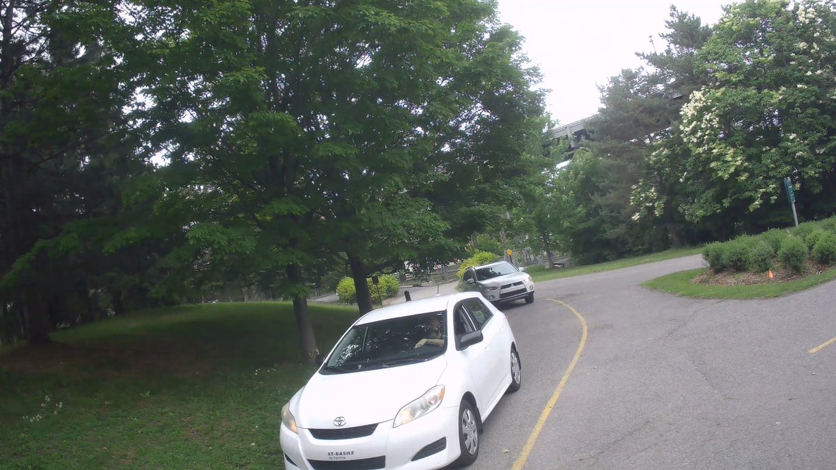 JagVillani's tweet image. Are these @NCC_CCN contractors or just some lost idiots driving on the MUP? Would really like to know where they think they&apos;re going. #ottbike #velogat