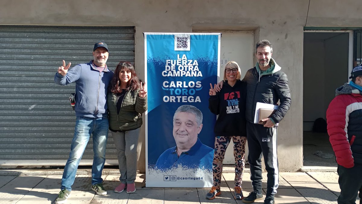 soleaalonso's tweet photo. 🚶🏻‍♀️🚶🏽👨‍👩‍👦‍👦 Seguimos visitando barrio x barrio, estando cerca de cada vecino y vecina de campana. 

💪🏻 Creemos firmemente en una construcción donde todxs puedan ser parte y confiamos en nuestros compañerxs. 

#LaFuerzaDeOtraCampana es con vos y es con @caortega64 ✌🏼🔔 https://t.co/R27EXNprCt